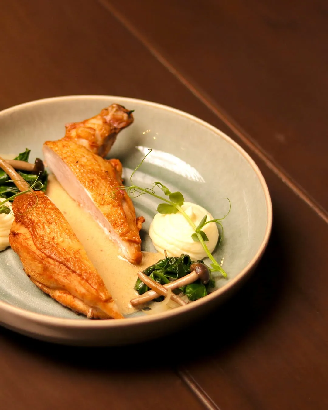 Golden chicken supreme with vegetables and cream sauce
