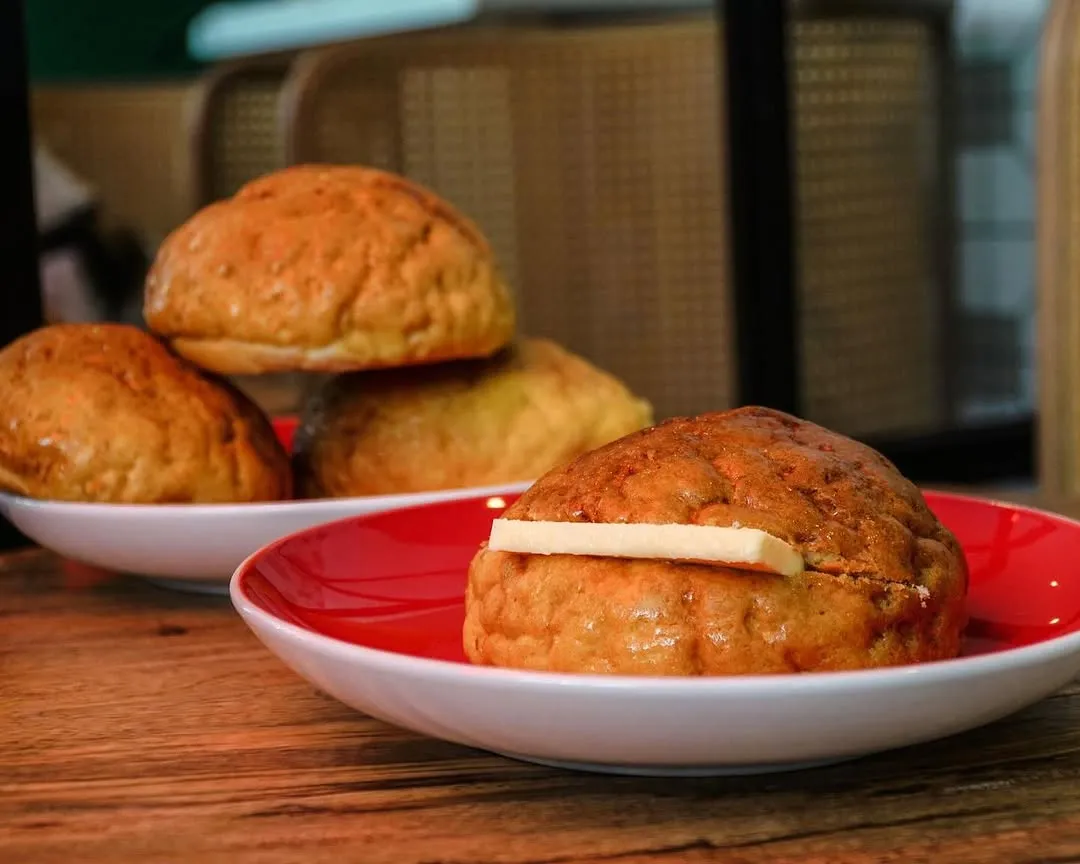 Two bolo buns served on colourful plates