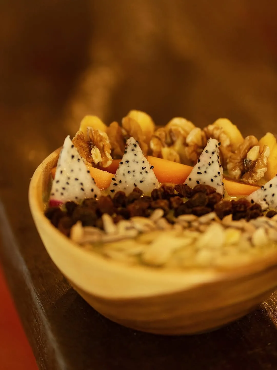 Shaka bowl with rice, vegetables and crisp toppings